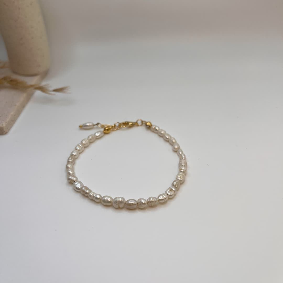 Dainty Fresh Water Pearl Bracelet